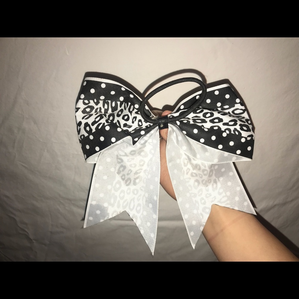 Cheer bow - Picture 3 of 3